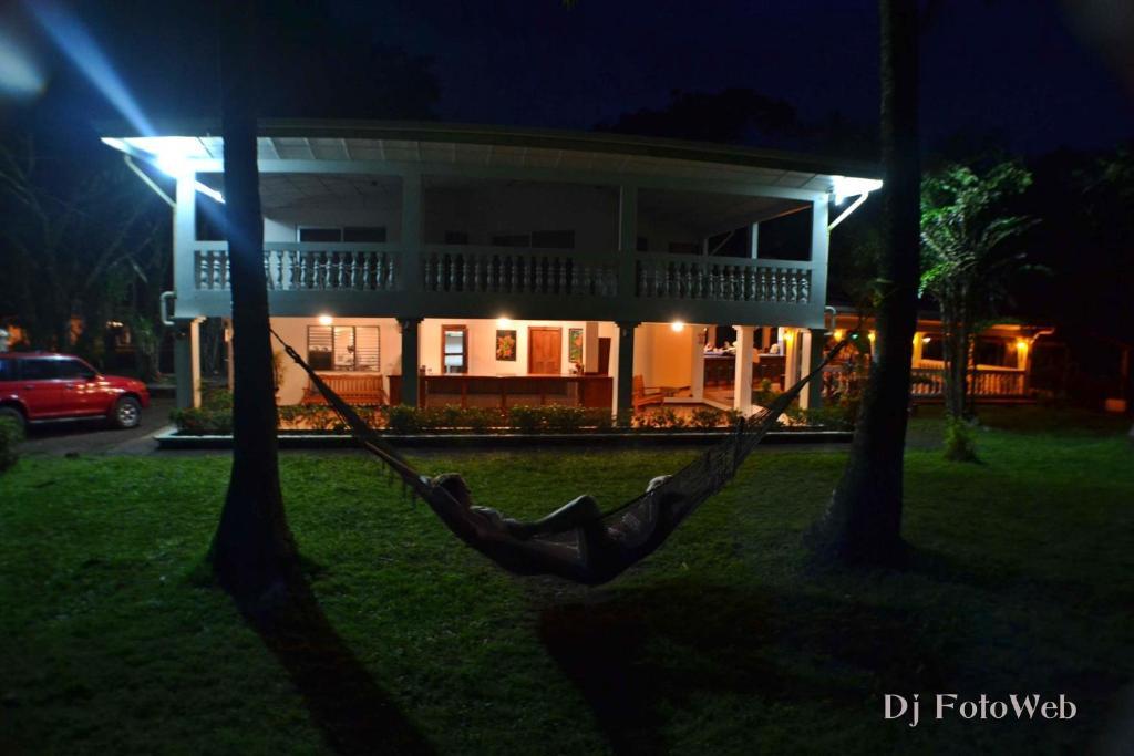 Hotel La Isla Parrita Buitenkant foto