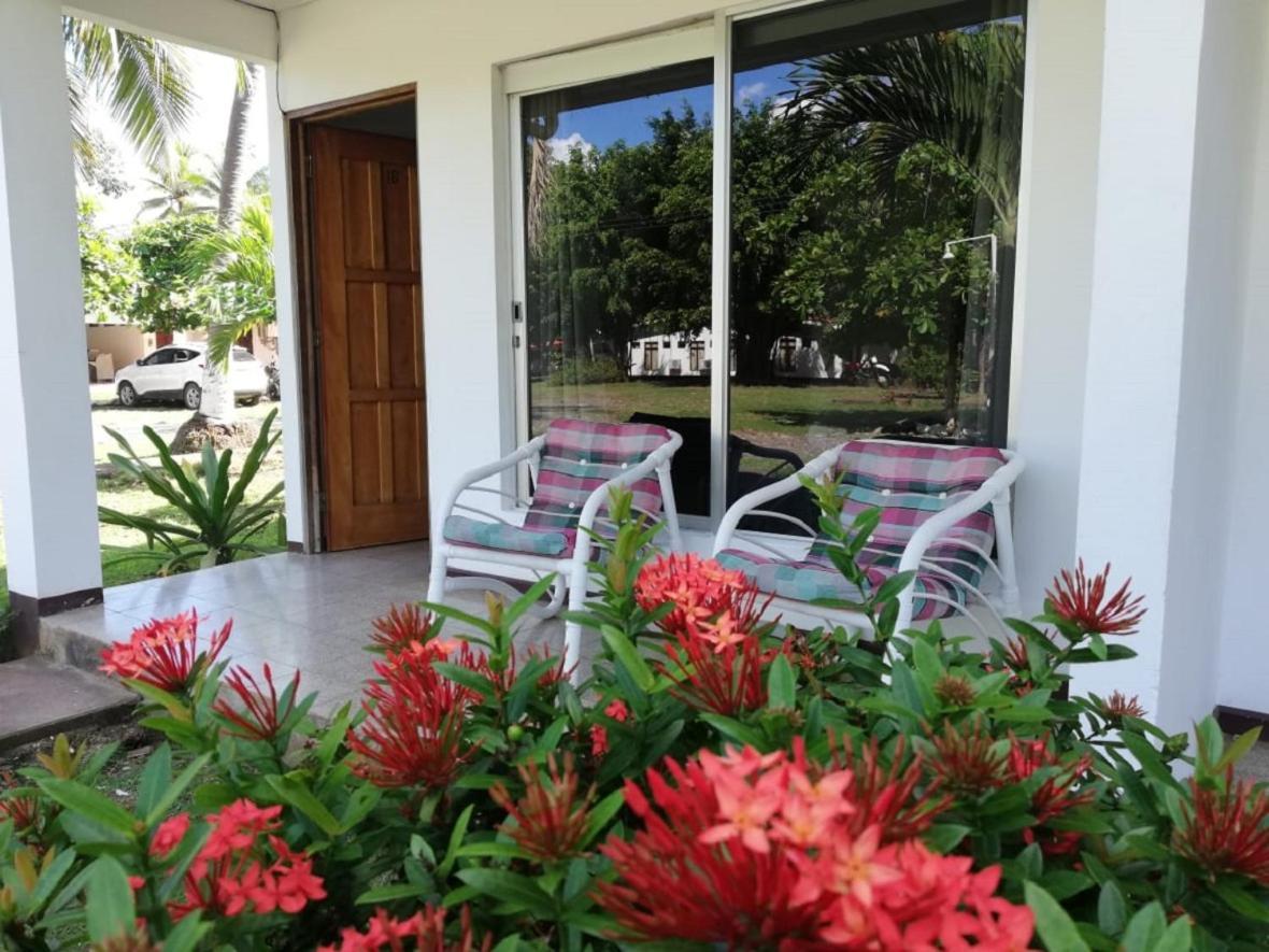Hotel La Isla Parrita Buitenkant foto