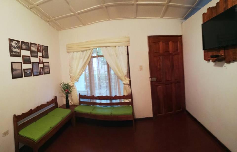 Hotel La Isla Parrita Buitenkant foto
