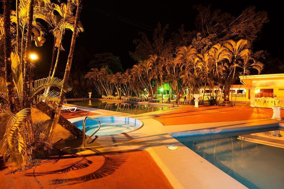 Hotel La Isla Parrita Buitenkant foto